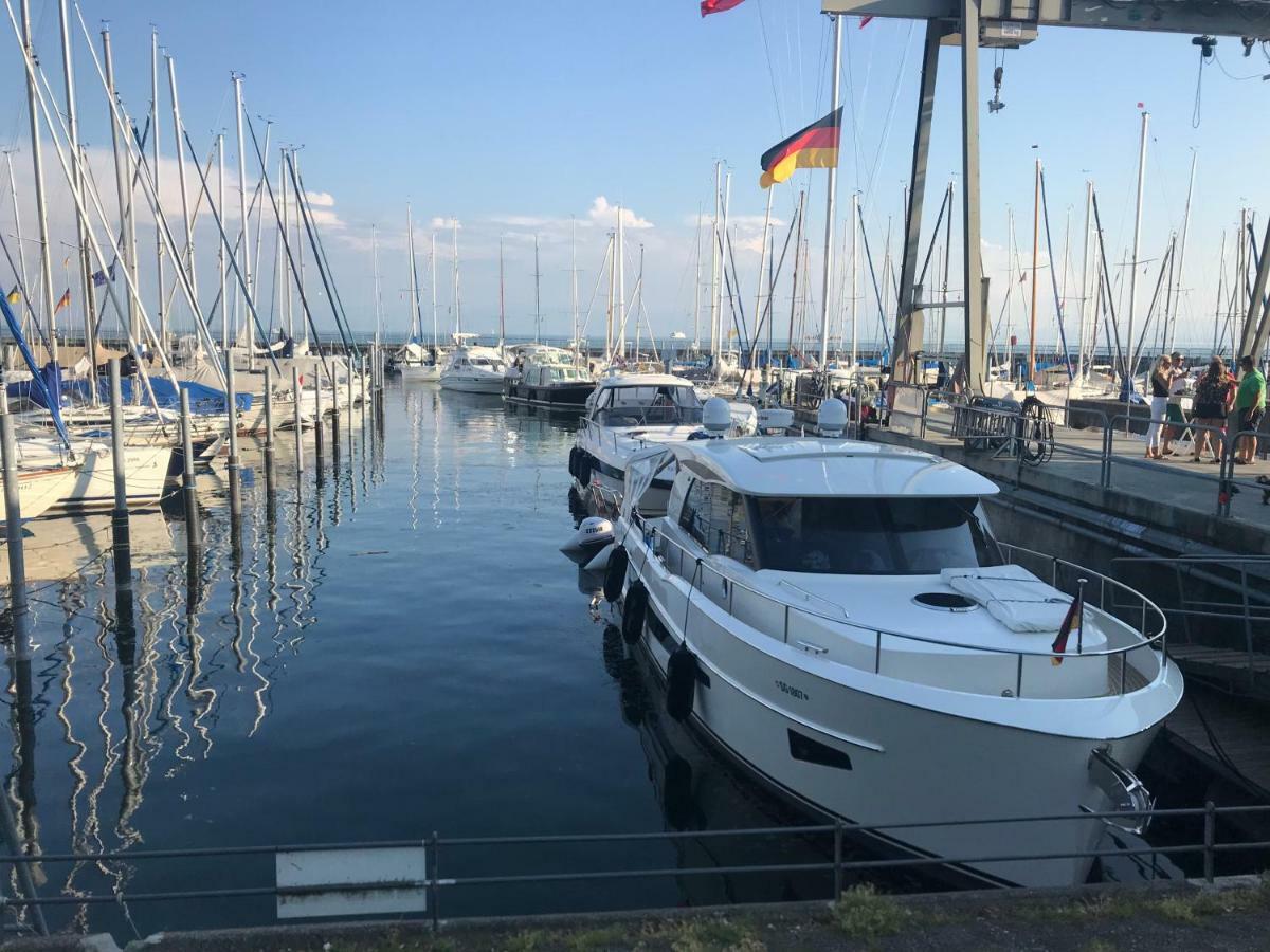 Ferienwohnung Am Zeppelin Hangar Friedrichshafen Luaran gambar