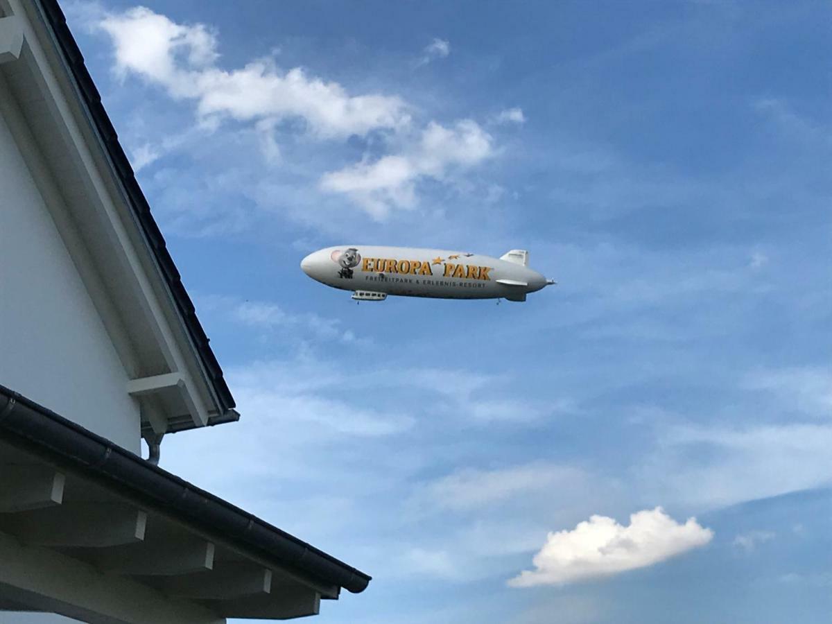 Ferienwohnung Am Zeppelin Hangar Friedrichshafen Luaran gambar
